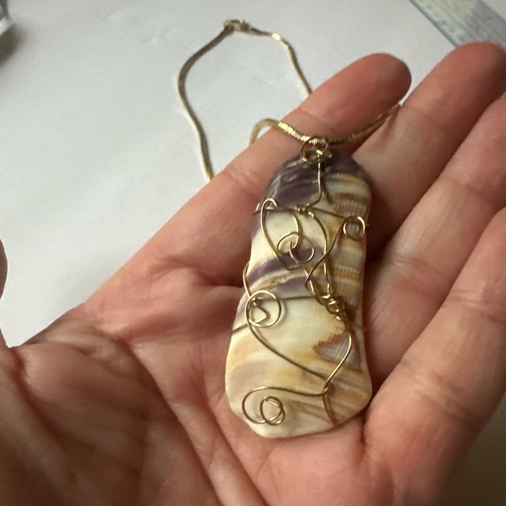 24KGB Womens’ 20” Necklace with shell Pendant